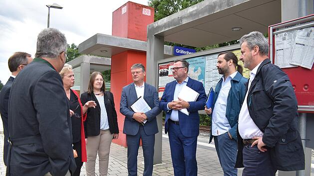 Treffen am Bahnhof in Gr&auml;fenberg Foto: Petra Malbrich