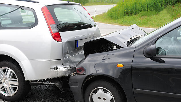 Doppelter Auffahrunfall in Coburg: 38-Jährige fährt einfach davon