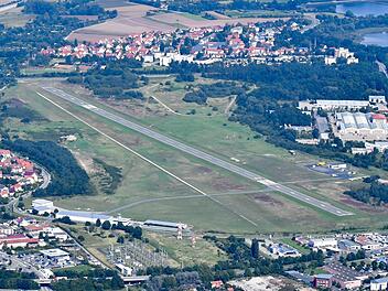 Der Sonderlandeplatz an der Breitenau soll für den Instrumentenflug fit gemacht werden.  Anwohner haben Bedenken. Am Abend will die Stadt Bamberg über die Pläne informieren. Foto: Ronald Rinklef