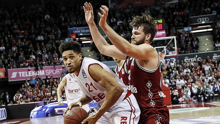 Augustine Rubit (mit Ball) und Bayern-Nationalspieler Danielo Barthel zählen zu den absoluten Leistungsträgern in ihren Mannschaften.