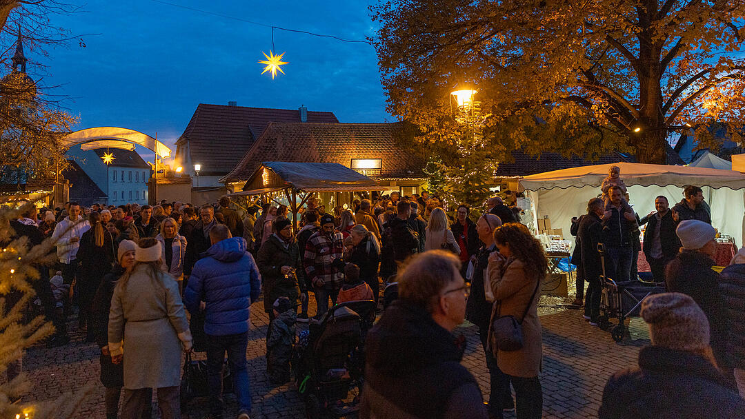 R&ouml;delsee, Traditioneller Weihnachtsmarkt rund um das Schloss
