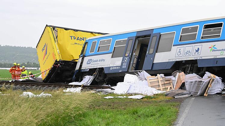 Zusammensto&szlig; von Zug und Lkw in Tschechien