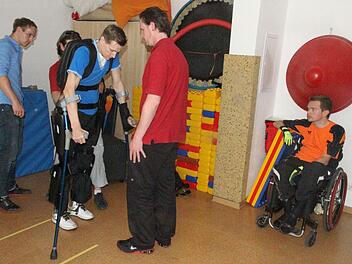 Steven Hoffmann läuft, sein Kumpel Sid Fechner verfolgt den anstrengenden Lauf. Fotos: Michael Busch