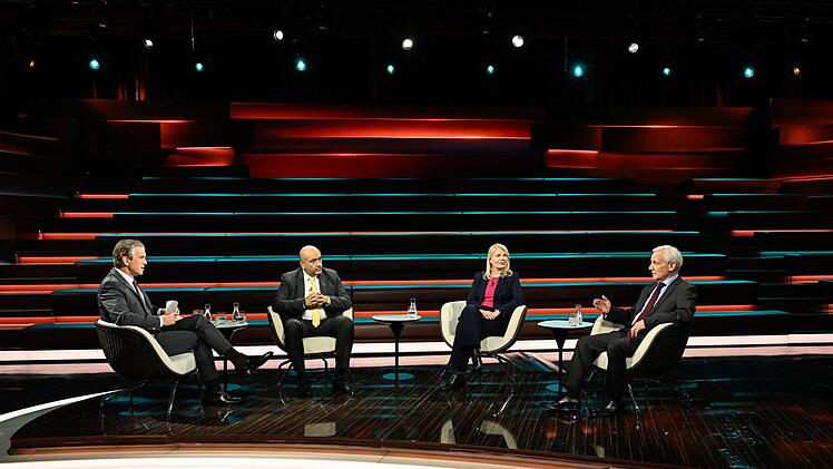 Im Studio diskutierte Markus Lanz am Mittwoch mit (von links) Omid Nouripour, Annett Meiritz und Jurist Kirk Junker.