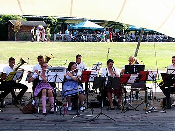 Der "Büddl Express" spielt am 1. September auf der Seebühne in Kronach unter der Leitung von Dominik Richter.  Foto: privat