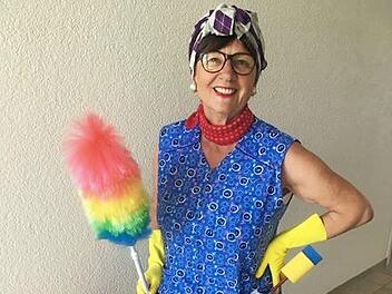 Elisabeth Gräbner als Promi-Putzfrau "Gunda"  Fotos: Carmen Schwind
