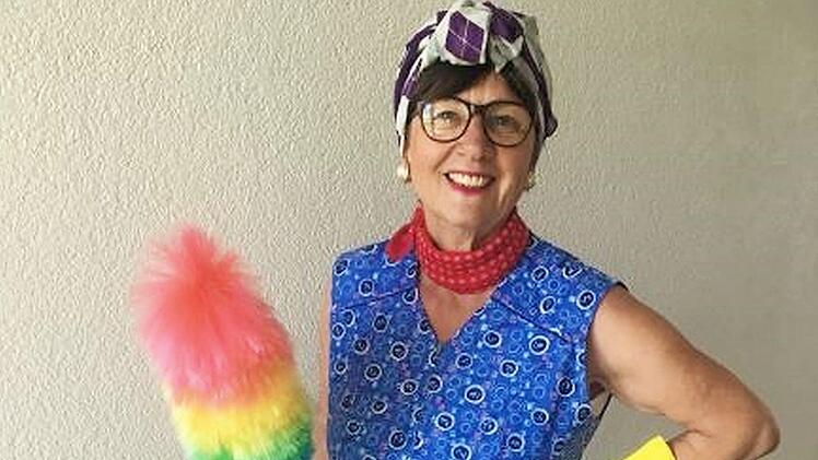 Elisabeth Gräbner als Promi-Putzfrau "Gunda"  Fotos: Carmen Schwind