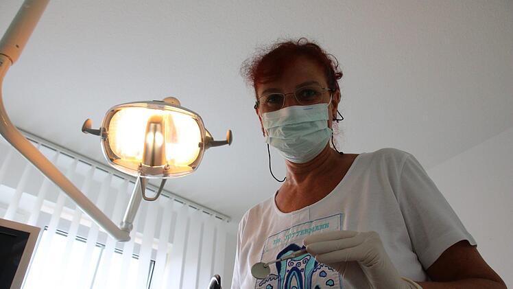 Zahnärztin Dorit Große-Jüttermann nimmt sich für Angstpatienten besonders viel Zeit.  Foto: Franziska Rieger