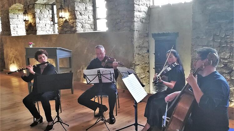 Das Quartett "Risonare Wien" mit (von links) Verena Fischer (Traversflöte), Franz-Peter Fischer (Violine), Christiane Bruckmann-Hiller (Viola) und Jörg-Ulrich Krah (Cello).