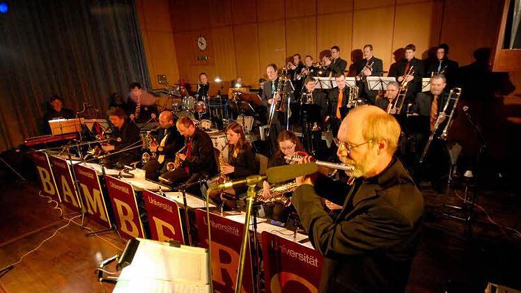 Die Uni-Bigband  Foto: Julian J. Rossig