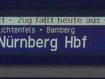 Ab dem 11. Januar fallen alle Züge zwischen Lichtenfels und Bamberg aus: Die Bahn hat für die Zeit einen Ersatzfahrplan herausgegeben. Doch bezweifeln Gemeindevertreter und Vertreter des Landratsamtes, dass die vorgesehenen Fahrzeiten der Busse wirklich eingehalten werden können.  Foto: Jochen Berger/Archiv