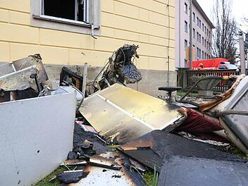 Am Ostersonntag kam es in der Coburger Innenstadt zu einem Brand. Das Feuer war in einer Arztpraxis ausgebrochen, das Inventar wurde v&ouml;llig zerst&ouml;rt. Foto: News5