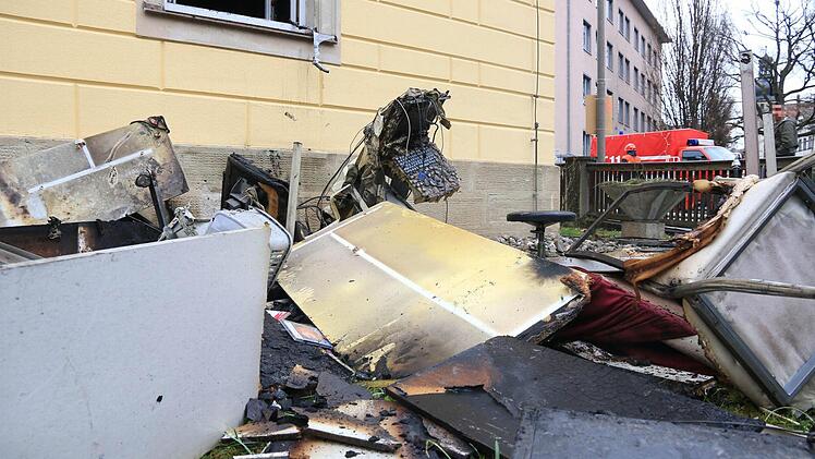 Am Ostersonntag kam es in der Coburger Innenstadt zu einem Brand. Das Feuer war in einer Arztpraxis ausgebrochen, das Inventar wurde völlig zerstört. Foto: News5