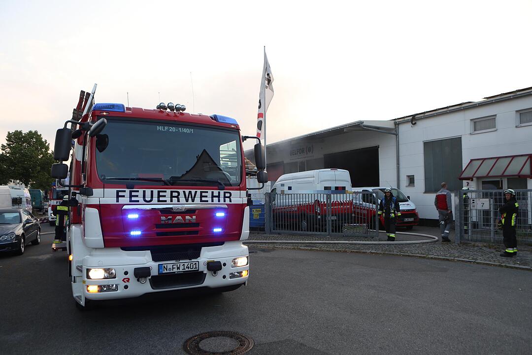 Nürnberg: Brand in Lagerhalle