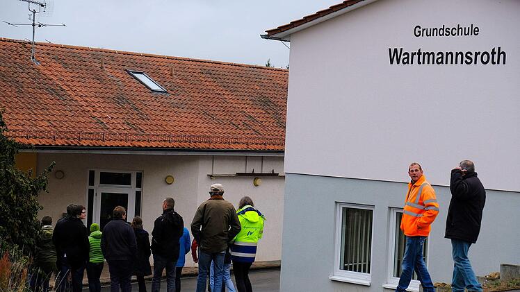 An der Grundschule in Dittlofsroda gab es einen Ortstermin für die Gewässer-Nachbarschaft des Landkreises Bad Kissingen. Gerd Schaar