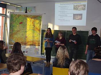 Rebecca, Jaqueline, Christopher und Felix (von links) präsentierten den Landkreis Kronach.  Foto: Heike Schülein