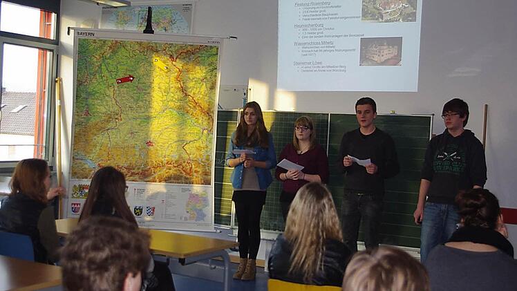 Rebecca, Jaqueline, Christopher und Felix (von links) präsentierten den Landkreis Kronach.  Foto: Heike Schülein