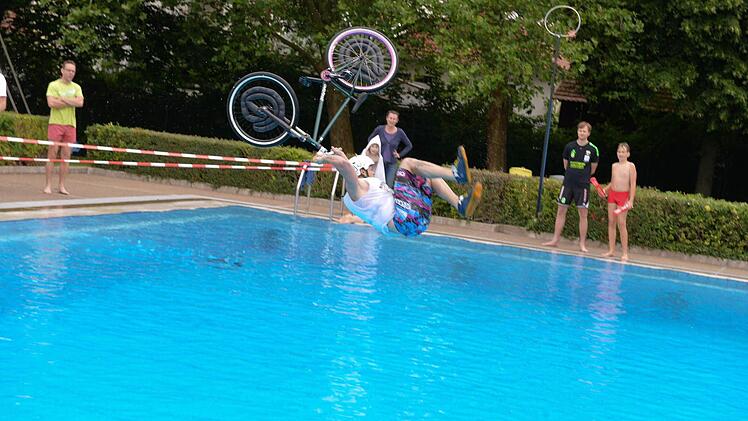 Wassertag beim Jugendfestival YouCo im Aquaria Freibad in CoburgFoto: Ronald Rinklef