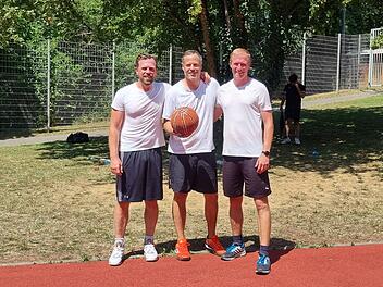 Würzburg: Polizei und Jugendliche treten gegeneinander an - bei Basketball-Turnier der Jugendzentren Würzburg: Polizei und Jugendliche treten gegeneinander an - bei Basketball-Turnier der Jugendzentren