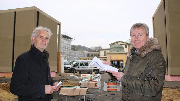 Baudirektor Erwin Full (links) und Architekt Ralf Alsheimer in einem der Eckpavillons des Luitpoldbades. Foto: Ralf Ruppert