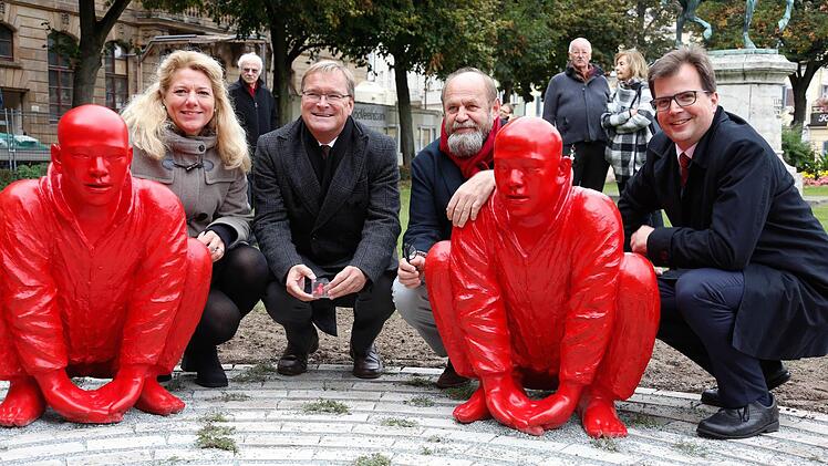 Fiona Freifrau von Colberg, OB Andreas Starke, Alexander Ochs und Bgm. Christian Lange (v.l.) am "Meeting" Foto: Matthias Hoch
