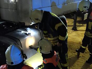 Die Feuerwehren von Bad Brückenau und Schondra wurden in der Nacht zum Dienstag zu einem Einsatz an die Raststätte an der A7 bei Schondra  gerufen. Foto: Michael Krug