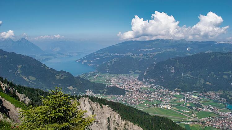 In Interlaken kannst du Abenteuer und Adrenalin an einem der malerischsten Orte Europas erleben.
