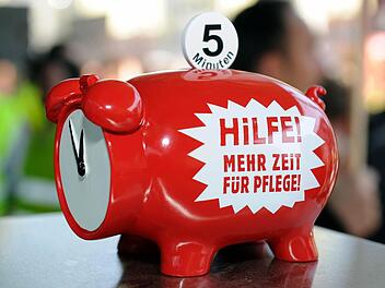 So manche Pflegekraft könnte ein Zeitsparschwein gut gebrauchen. Foto: Marius Becker/dpa