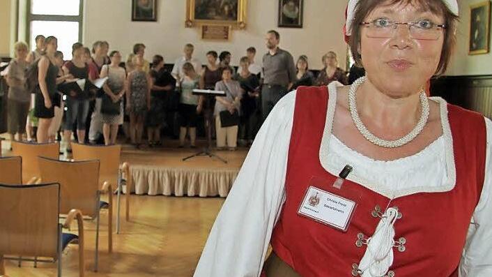 Bei der musikalischen Stadtführung wird zum ersten Mal auch der historische Ratssaal besichtigt. Auch in die Markthallen kommen Interessierte.  Foto: Sonja Adam