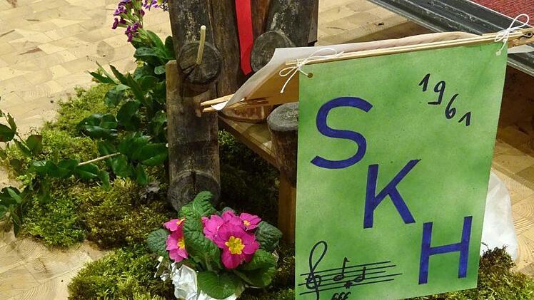Liebevolle Dekoration beim Frühjahrskonzert der Stadtkapelle Hammelburg. Foto: Doris Bauer