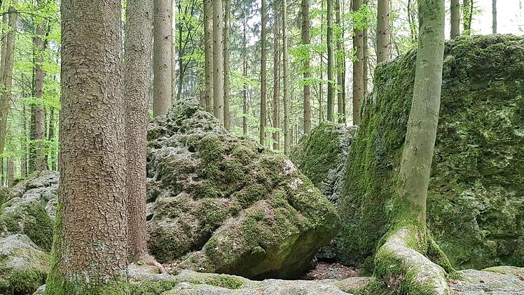 Der sagenumwobene Ort mit seinen Felsbrocken Foto: Ronald Heck