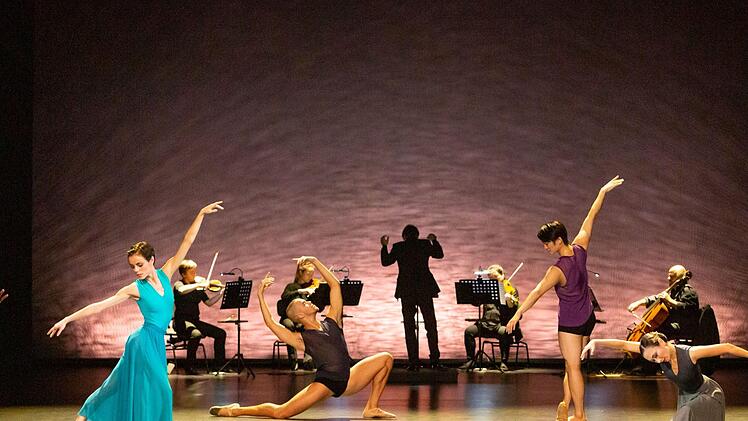 "Together alone": Szene aus Mark McClains   Choreographie.Foto: Pedro Malinowski