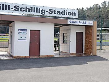 Die Tore bleiben vorerst zu! Höherklassigen Fußball wird es in Frohnlach vorerst nicht mehr geben, denn die Verantwortlichen haben ihren Rückzug aus der Landesliga vollzogen. Geplant ist ab der neuen Serie in der B-Klasse mit einer besseren "Stammtisch-Truppe" im schmucken Willi-Schillig-Stadion auf Torejagd zu gehen.
