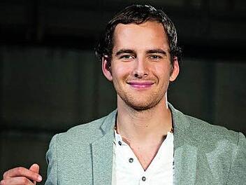 Jetzt gilt's: Michael Lane aus Dorfhaus (Kreis Forchheim) muss in den Live-Shows der Castingshow "The Voice of Germany" neben Coach Xavier Naidoo auch das Publikum überzeugen. Denn die Zuschauer entscheiden mit ihren Anrufen mit, wer in die nächste Runde kommt. Foto: Michael Zargarinejad Universal Music