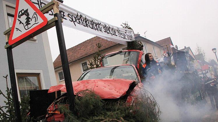 Das rote Auto, das vom Staffelberg stürzte Foto: ME