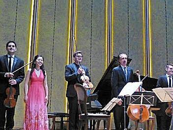 Langer Applaus für ihren Schumann (von links): Arnaud Sussmann, Gloria Chien, Chad Hoops, David Finckel und Matthew Lipman. Foto: Ahnert