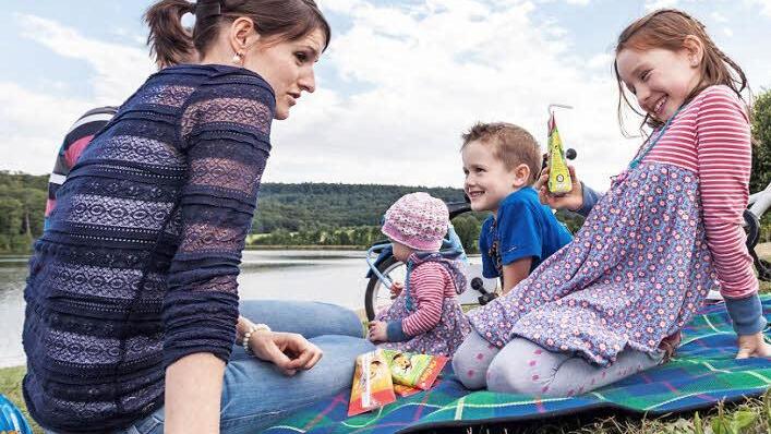 Gemütliche Pausen gehören bei den Ausflügen mit dem Nachwuchs dazu. Foto: djd/Touristikgemeinschaft HeilbronnerLand e.V.