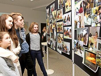 Die Projektwoche in Bildern mit vielen Dokumenten stieß bei den Schülern auf großes Interesse. Foto: Günther Geiling