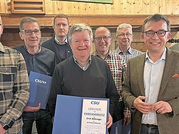 Ehrungen bei der CSU-Wallenfels (von links): Ortsvorsitzender Sven Hofmann, Michael Hofmann (20 Jahre), Stefan Müller (zehn Jahre), Ehrenvorsitzender Erich Mähringer, Andreas Behrschmidt (30 Jahre), Karl Pöhner (30 Jahre), Bürgermeister Jens Korn ...