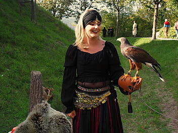 Buntes Treiben auf der Burg.