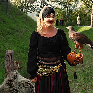 Buntes Treiben auf der Burg.