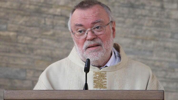 Ottmar Fuchs, der Dekan Hans Roppelt schon aus Studienzeiten kennt, hielt die Festpredigt.