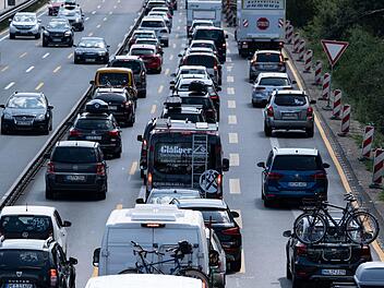 Stau auf der A3 in Unterfranken. Symbolfoto: Peter Steffen/dpa
