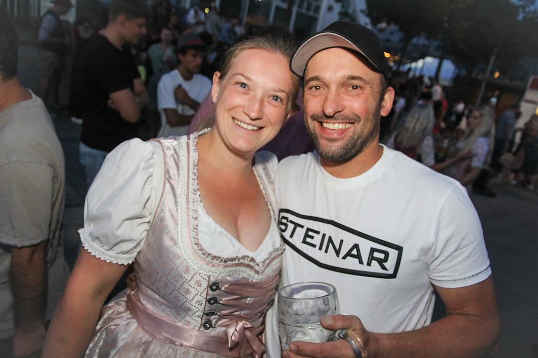 Tanzen, Feiern, Mitsingen &ndash; bayerische Partystimmung bis Mitternacht.
