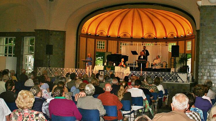 Volles Haus herrschte bereits beim Gottesdienst in der Wandelhalle. Foto: Vogel