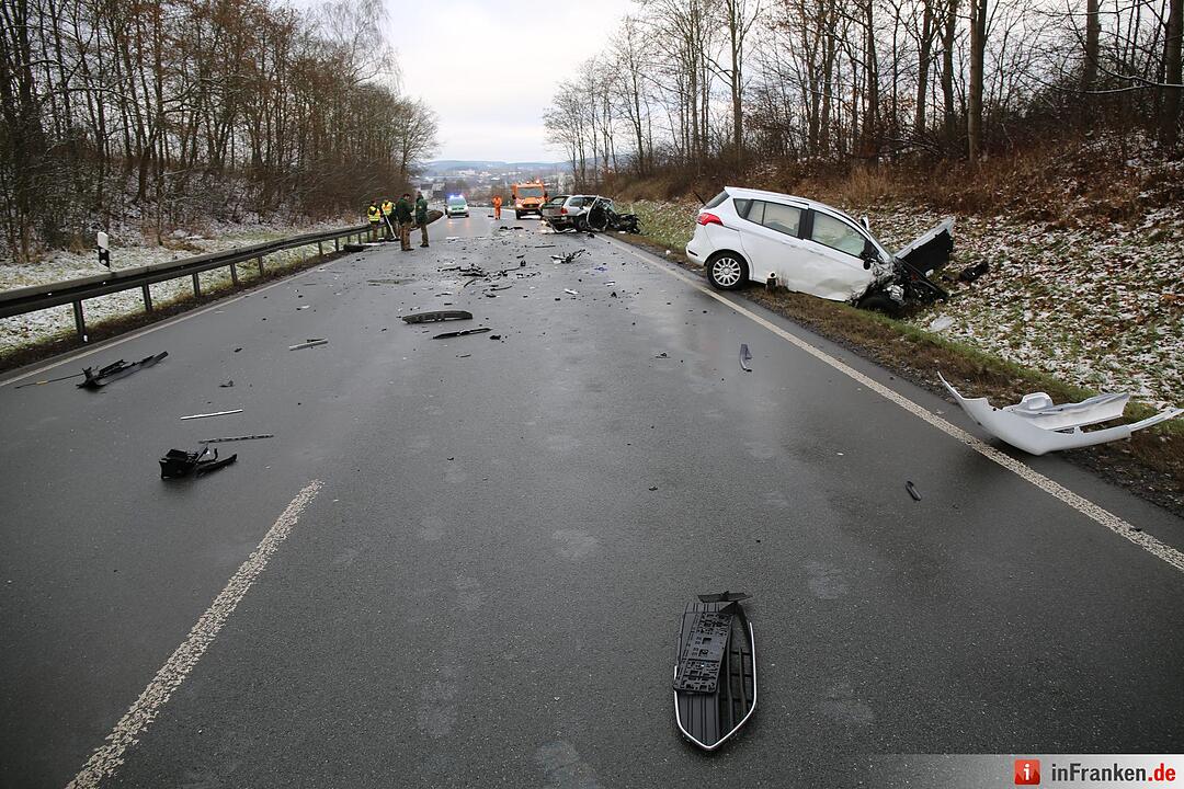 Frontalkollision auf B15 bei Döhlau