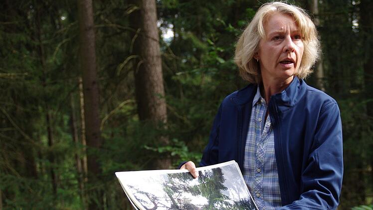 Cordula Kelle-Dingel informierte über den Schwarzstorch. Foto: Marco Meißner