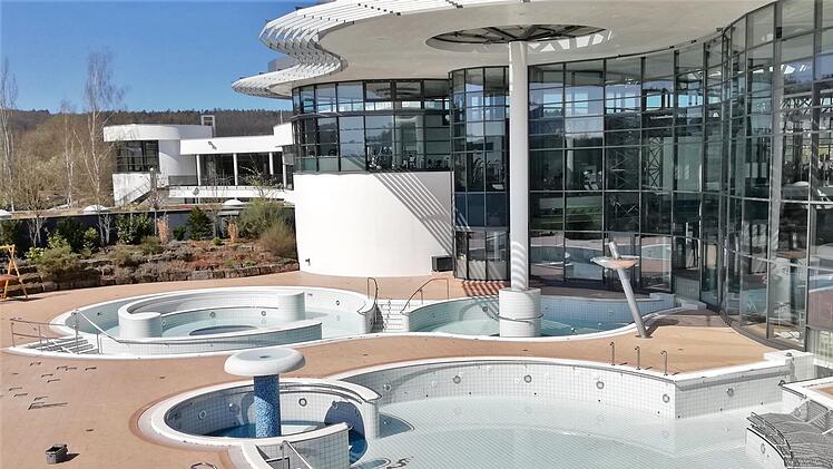 Obwohl die Therme für Besucher geschlossen ist, muss sie weiterhin instand gehalten werden.