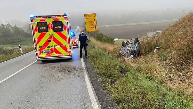 Fahrerin im Kreis Coburg überschlägt sich mit Auto