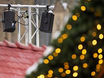 Lautsprecher auf dem Weihnachtsmarkt